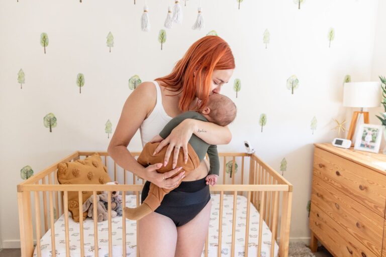 La statue d'une femme en post-partum était bien intentionnée mais a raté la cible