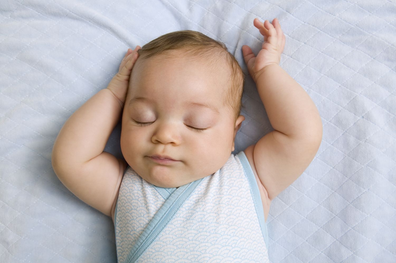 L’augmentation alarmante des conseils en ligne sur le sommeil dangereux des bébés