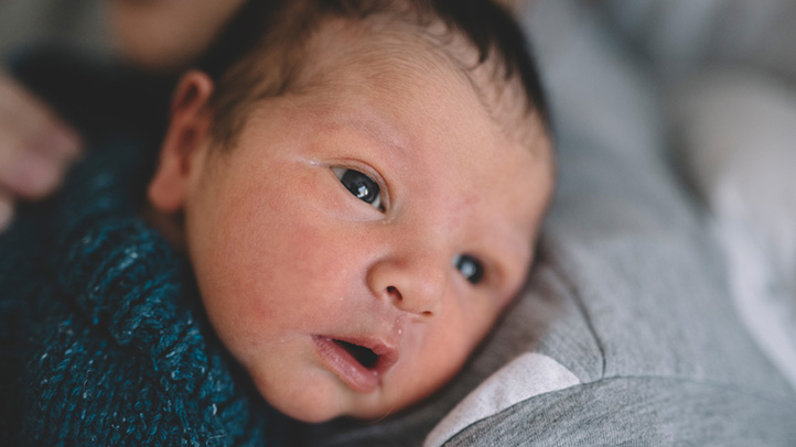 Quand les bébés ouvrent-ils les yeux dans l’utérus ?