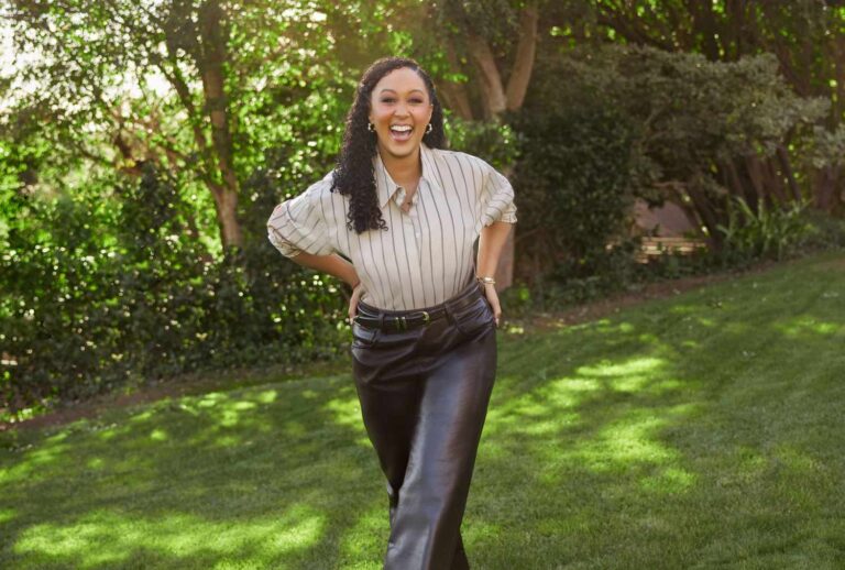 Tamera Mowry-Housley prend conscience de la culpabilité de sa mère et de la joie des fêtes