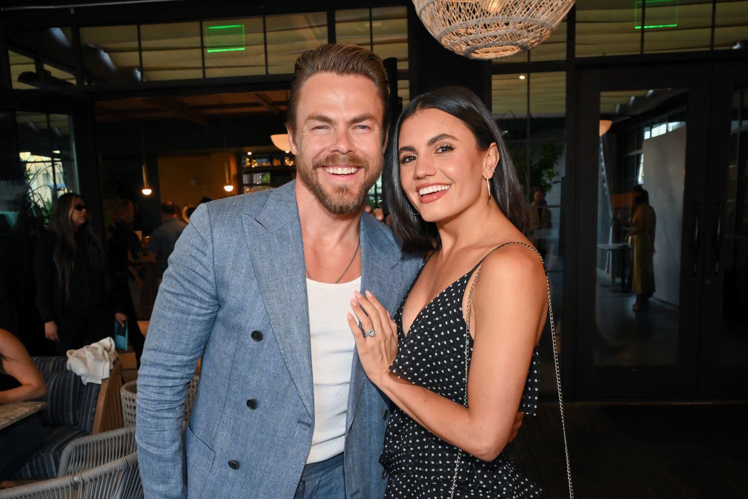 Derek Hough accueille une petite fille avec sa femme Hayley