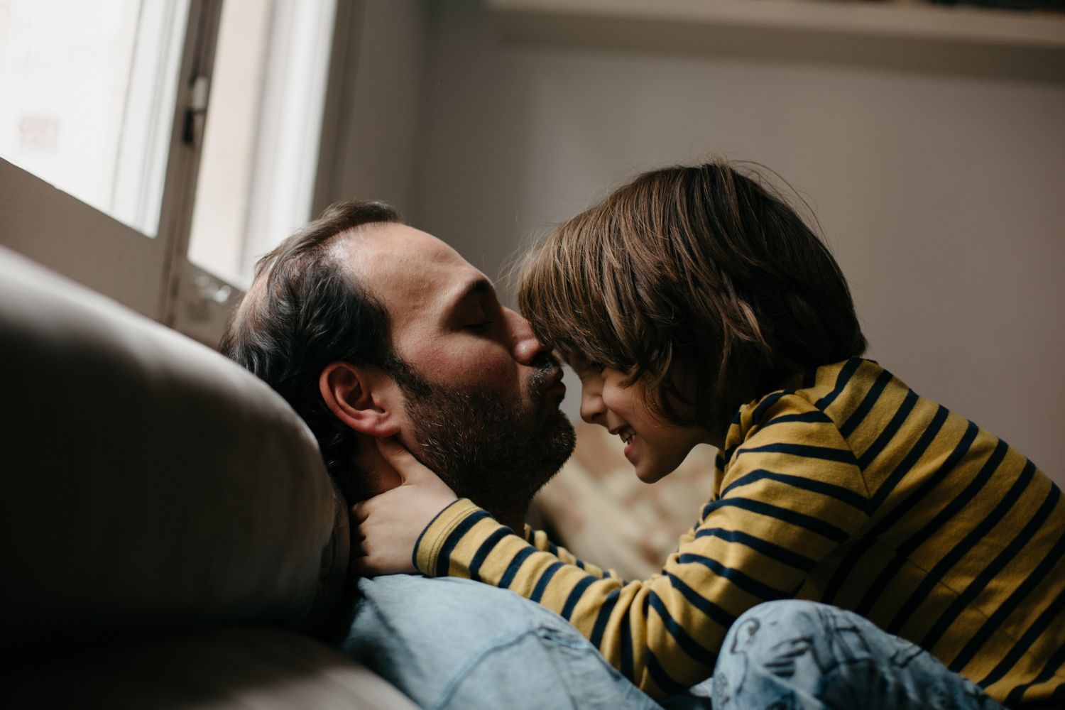 La confession virale d'un père désengagé fausse la paternité