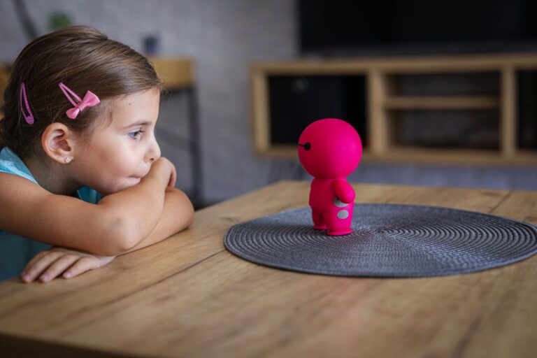 Pourquoi les experts disent que les jouets IA n&rsquo;appartiennent pas à des enfants de moins de 5 ans