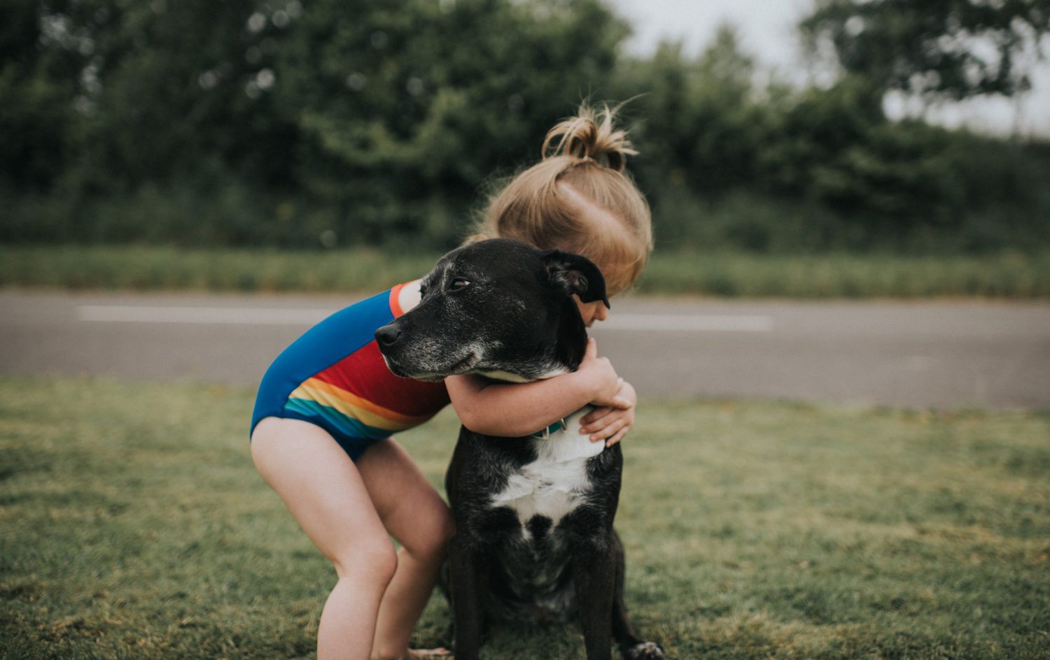6 façons scientifiques dont les animaux de compagnie aident les enfants à grandir et à s'épanouir