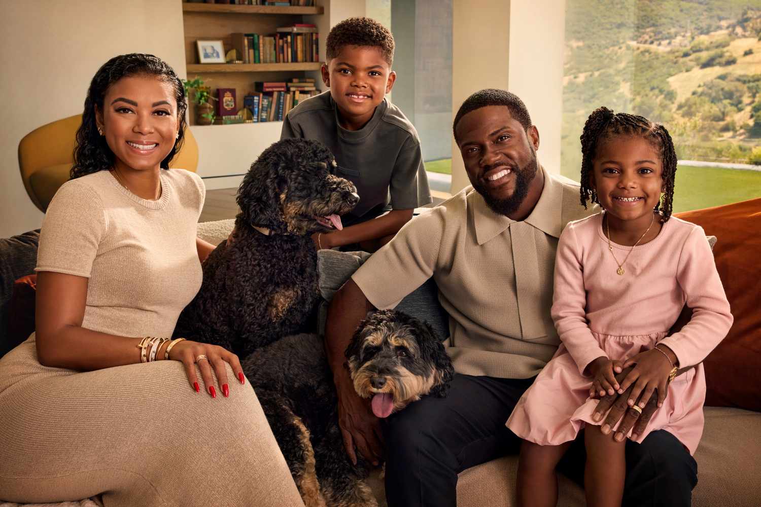 Kevin Hart et Eniko parlent de chiens, d'enfants et de styles parentaux