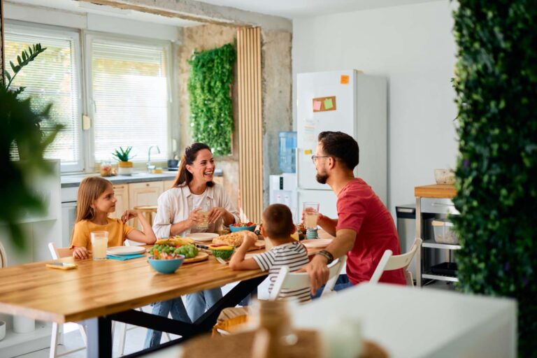 Manger ensemble en famille présente 7 avantages surprenants