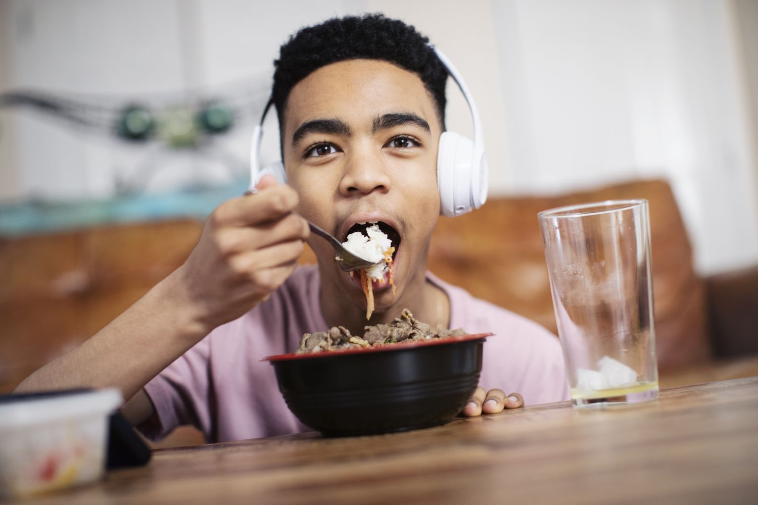 Qu'est-ce que les « croquettes pour garçons » ? Les experts mettent en garde contre cette tendance virale