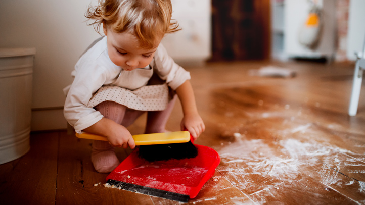 Tâches adaptées à l'âge des enfants : enseigner la responsabilité à votre tout-petit