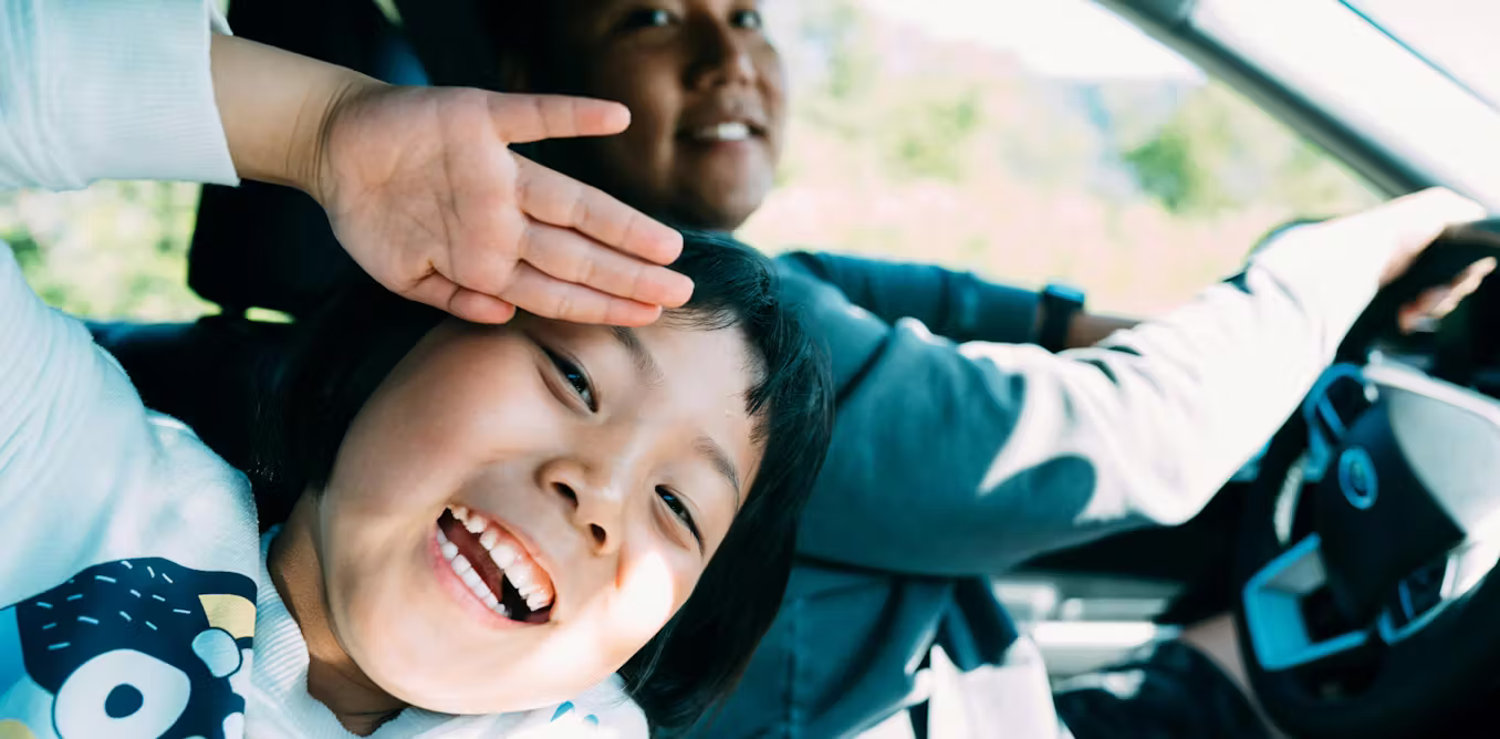 5 excellents podcasts que les parents peuvent écouter avec leurs enfants – étayés par des recherches