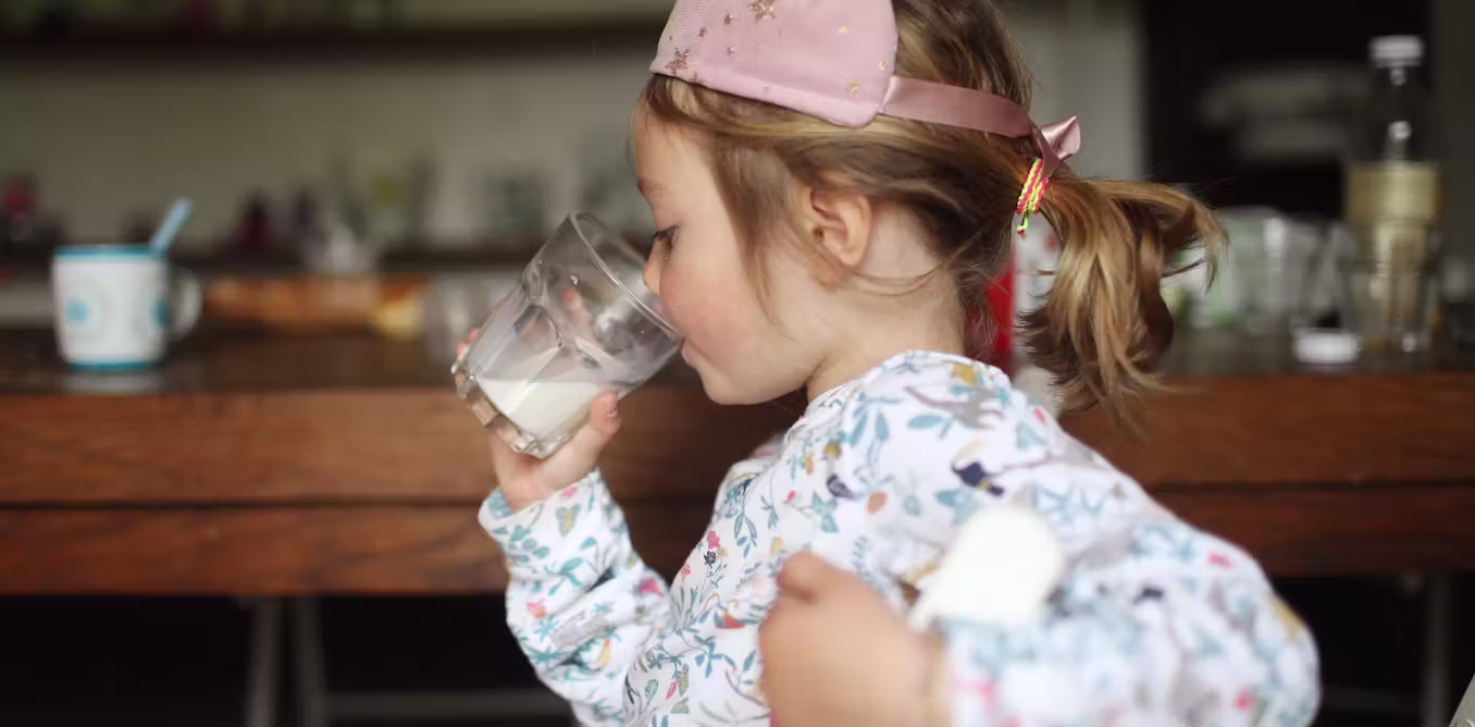 Le lait est-il bon ou mauvais pour les enfants ? Et de quelle quantité de produits laitiers ont-ils réellement besoin ?