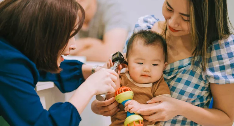 3 signes subtils que l&rsquo;audition de votre bébé pourrait nécessiter un autre dépistage