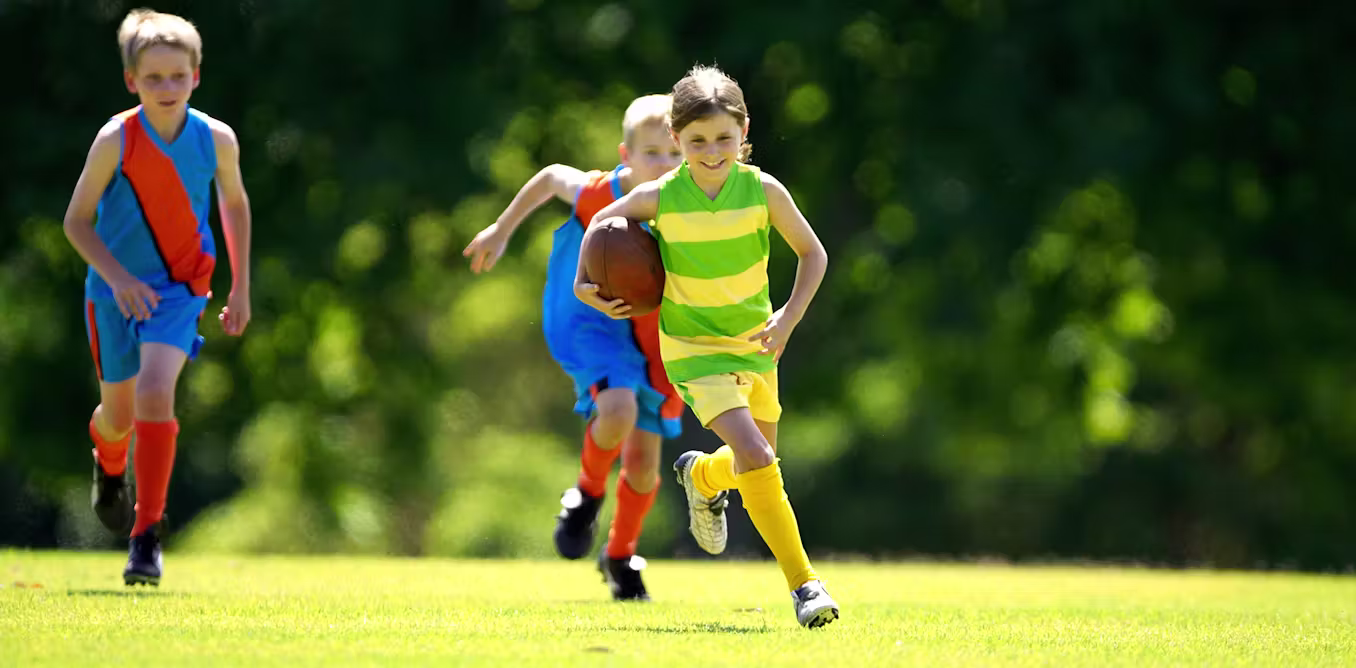 Dois-je laisser mes enfants jouer au foot ? Comment peser les avantages avec le risque de blessure