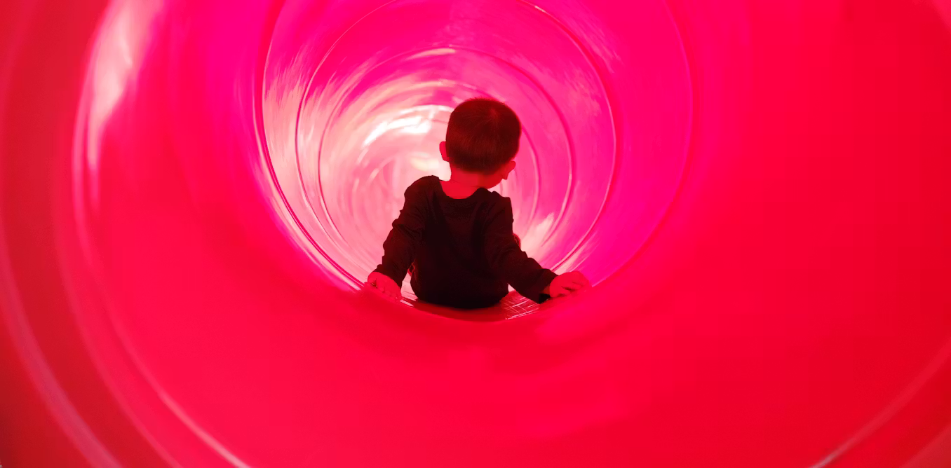 Dois-je laisser mes enfants descendre ce toboggan ? Comment peser les avantages avec le risque de blessure