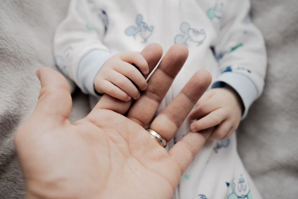 Comment choisir des vêtements bébé doux, pratiques et durables
