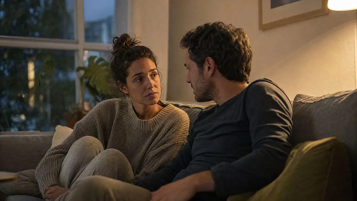 Entre couches, écoles et routines, c'est aussi une bonne idée de réserver un espace pour le couple.