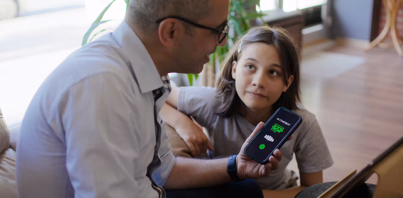 Les enfants et les adolescents se tournent vers les chatbots IA pour obtenir des conseils. Comment les parents peuvent-ils s’assurer que tout cela est sécuritaire ?